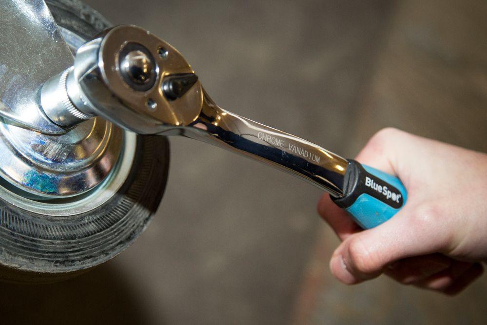 BLUE SPOT TOOLS 12 PCE 1/2" METRIC RATCHET & SOCKET SET (10-24MM) - Premium Automotive from BLUE SPOT - Just £31.95! Shop now at Bargain LAB