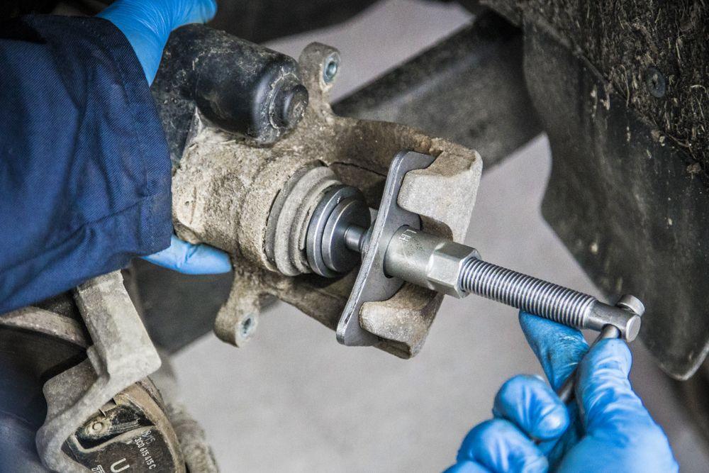 BLUE SPOT TOOLS 21 PCE WIND BACK BRAKE CALIPER KIT - Premium Automotive from BLUE SPOT - Just £29.49! Shop now at Bargain LAB