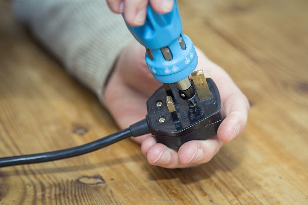 BLUE SPOT TOOLS 12 IN 1 STUBBY REVERSIBLE RATCHET SCREWDRIVER - Premium Hand Tools from BLUE SPOT - Just £7.35! Shop now at Bargain LAB