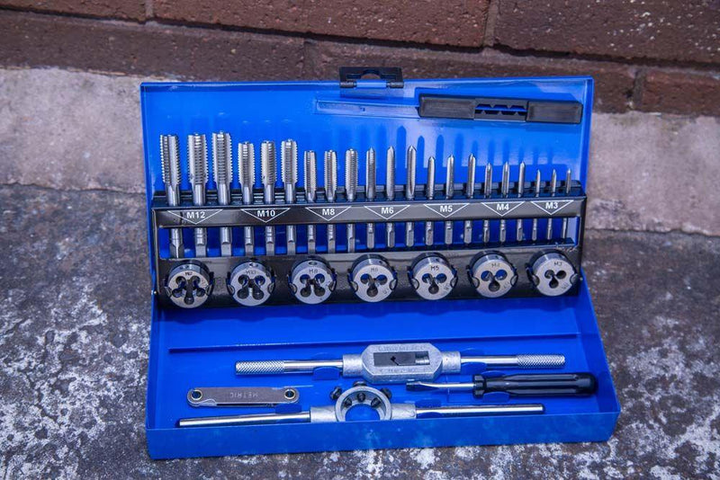 BLUE SPOT TOOLS 32 PCE METRIC TAP AND DIE SET (M3-M12) - Premium Engineering and Metalwork from BLUE SPOT - Just £34.99! Shop now at Bargain LAB